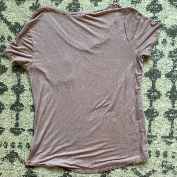 Pink Short Sleeve Pocket Front Casual V-Neck Tee Size Medium - Picture 5 of 9